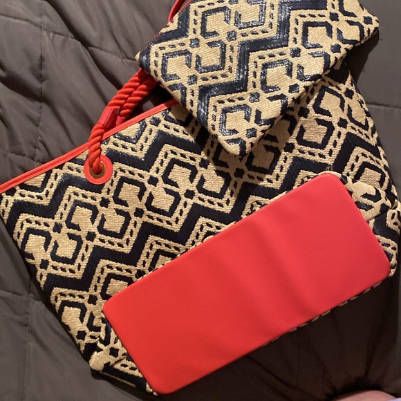 Vera Bradley Straw Pineapple Beach Bag and Wristlet - Picture 5 of 7